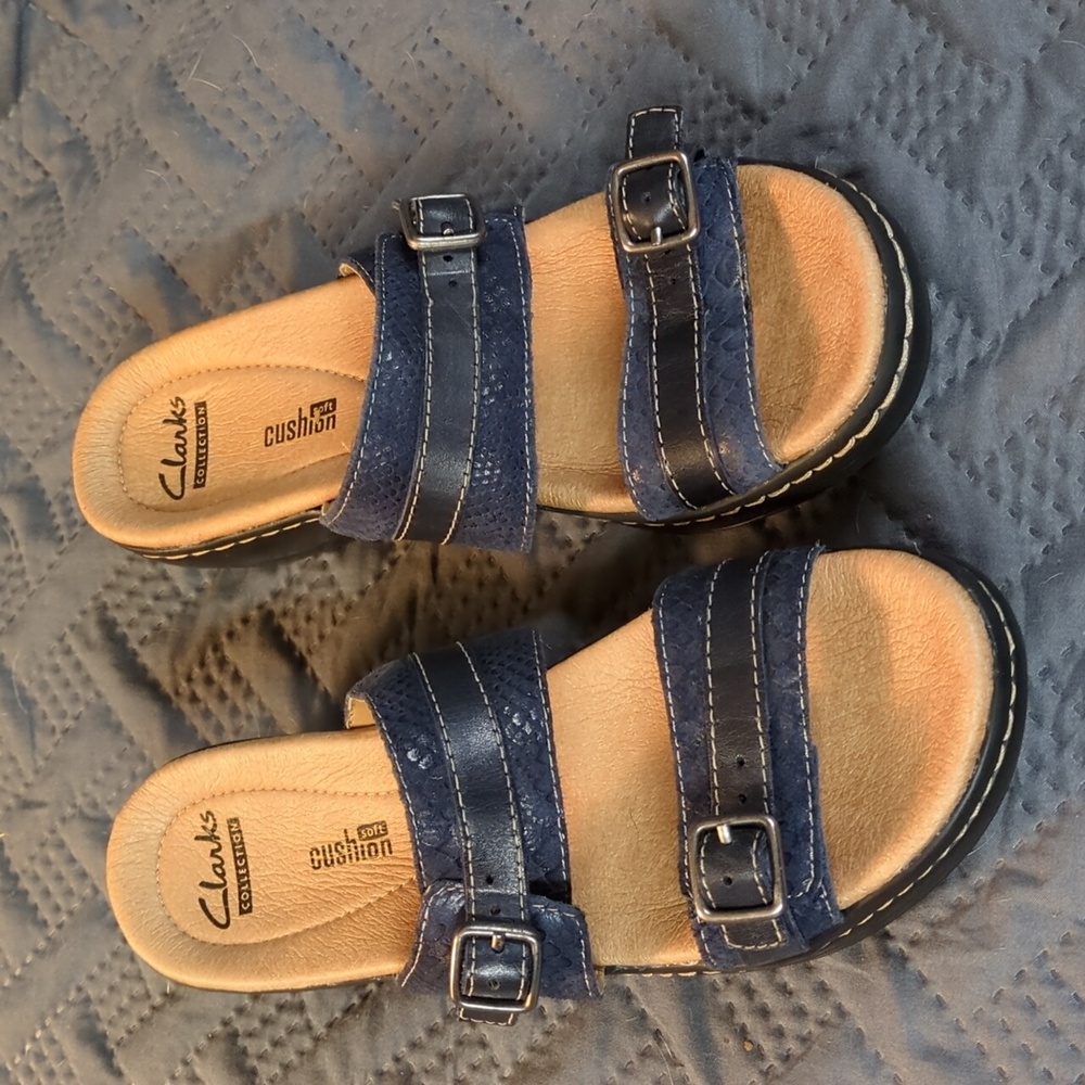 Clarks NWOT Soft Cushion Sandals